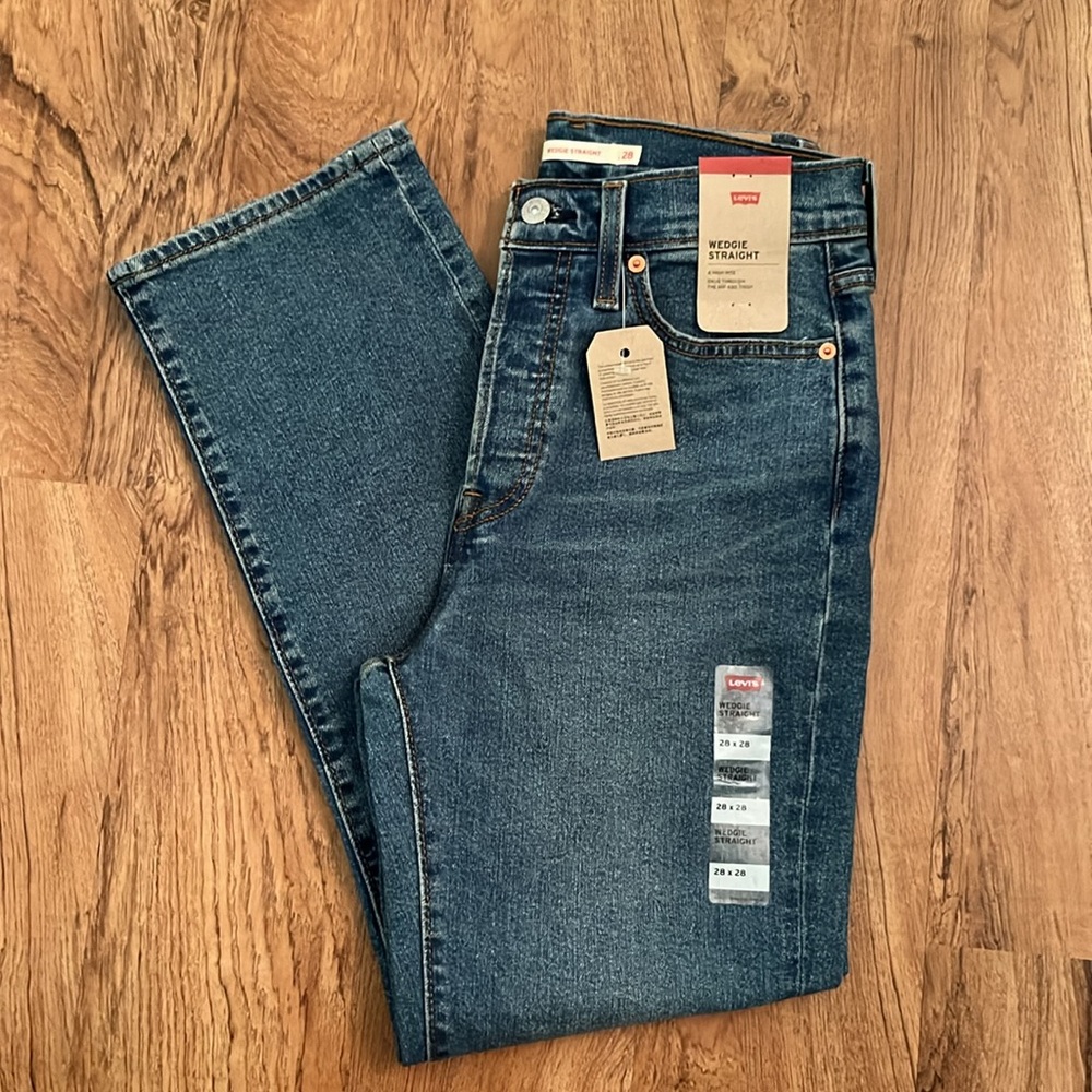 Levi's Women's Wedgie Straight Leg Jeans